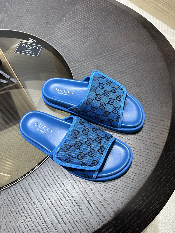 g*u*i sandals
