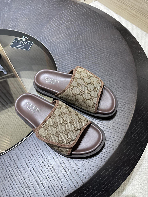g*u*i sandals