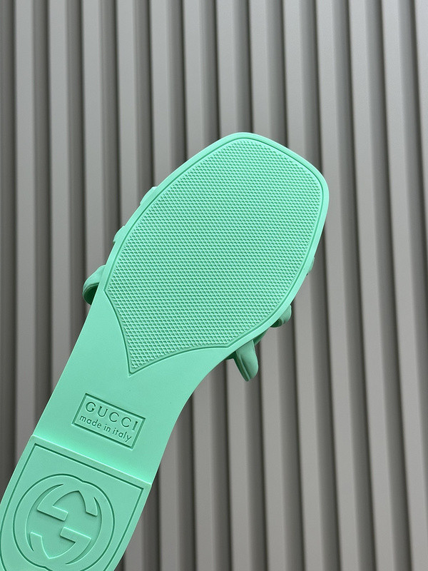 g*u*i sandals