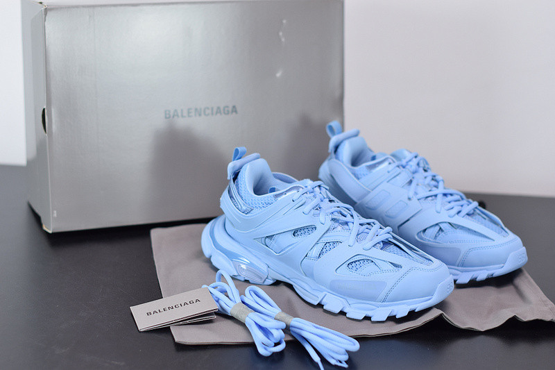 bc track sneaker