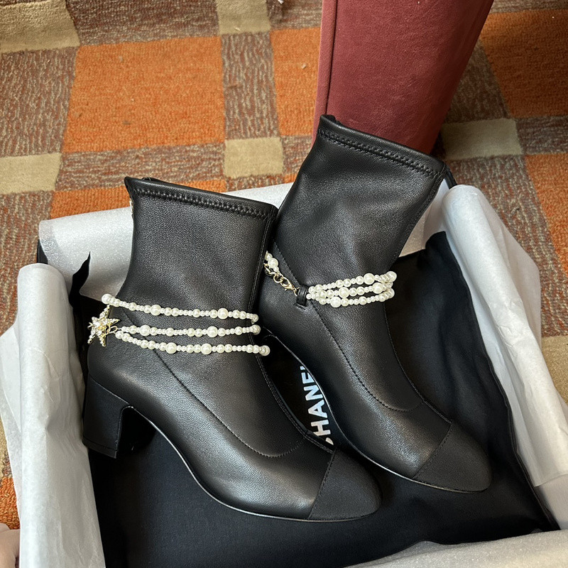 Ch*el sneaker
