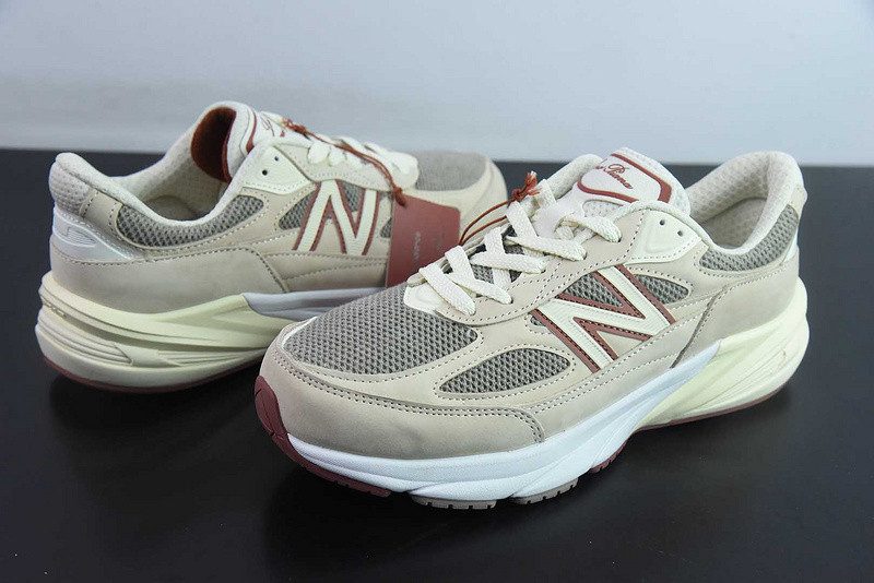 NEW BALANCE SNEAKER