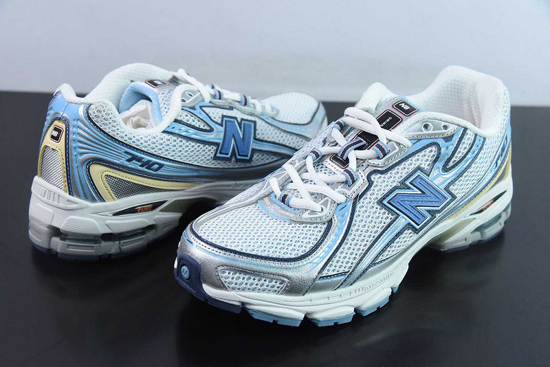 NEW BALANCE SNEAKER