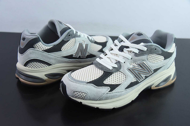 NEW BALANCE SNEAKER