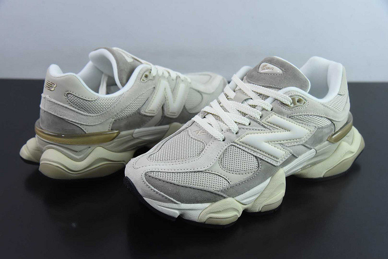 NEW BALANCE SNEAKER