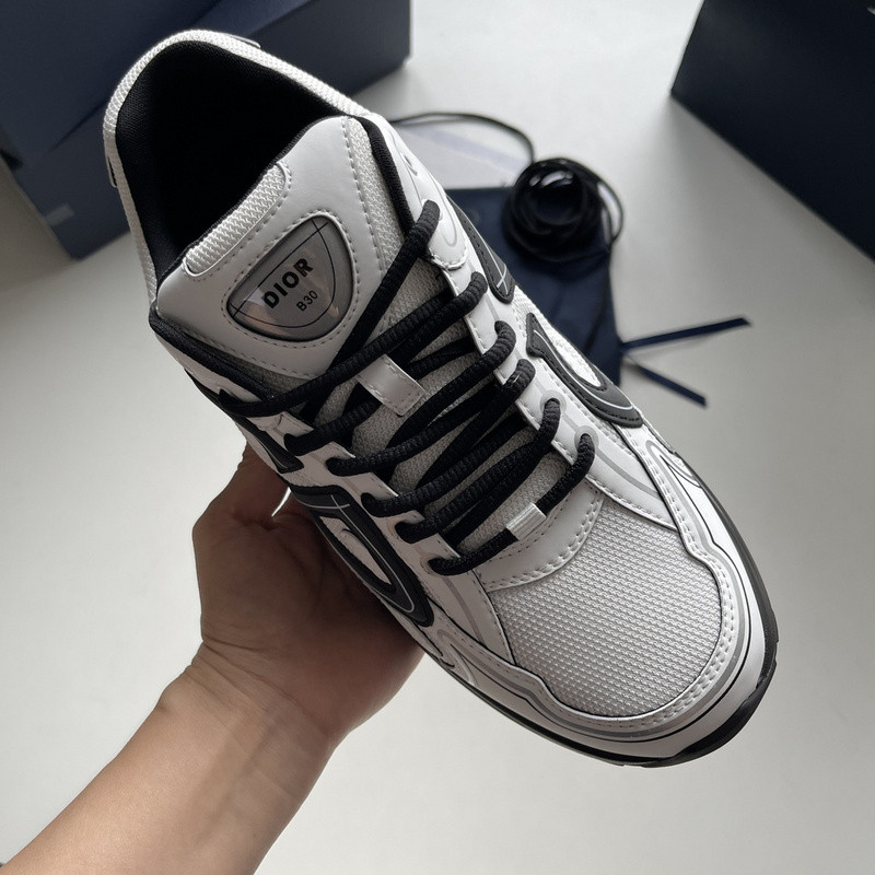 dio* sneaker