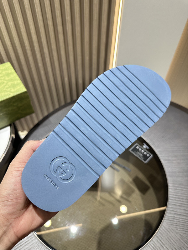 g*u*i sandals