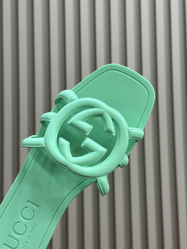 g*u*i sandals