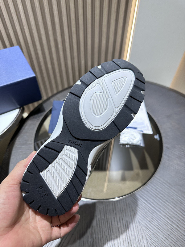 dio* sneaker