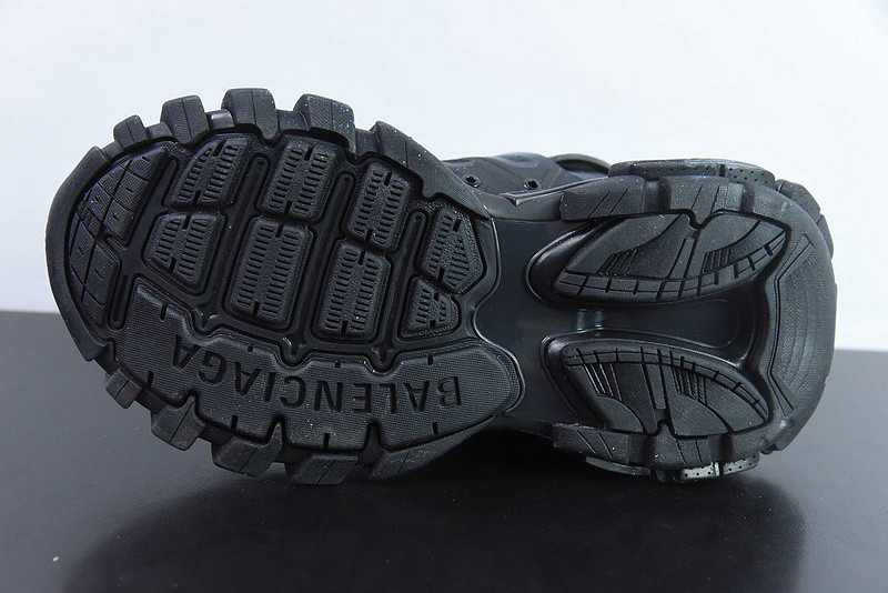 bc track sneaker