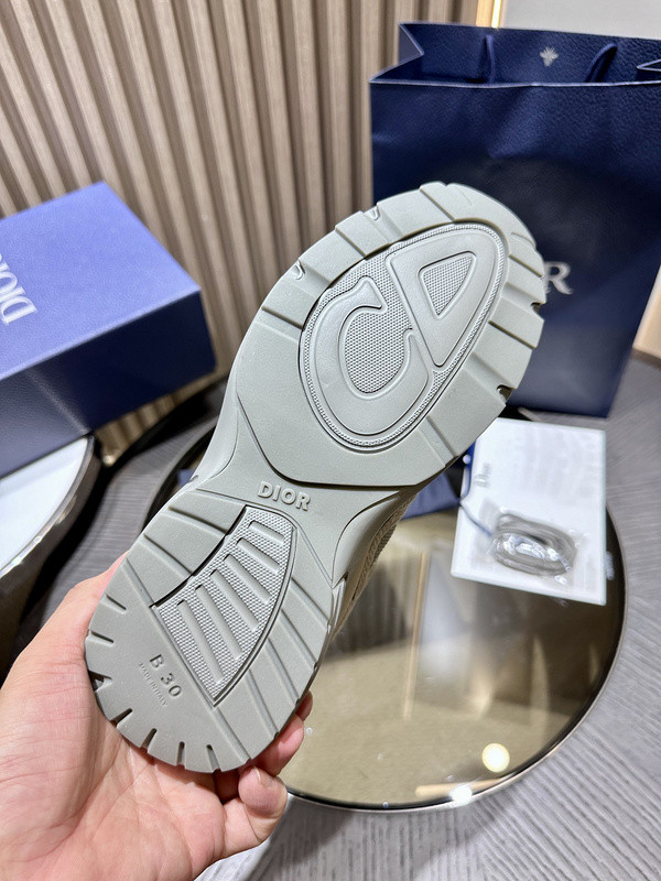 dio* sneaker