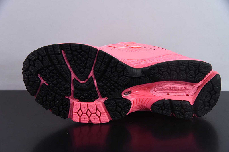 NEW BALANCE SNEAKER