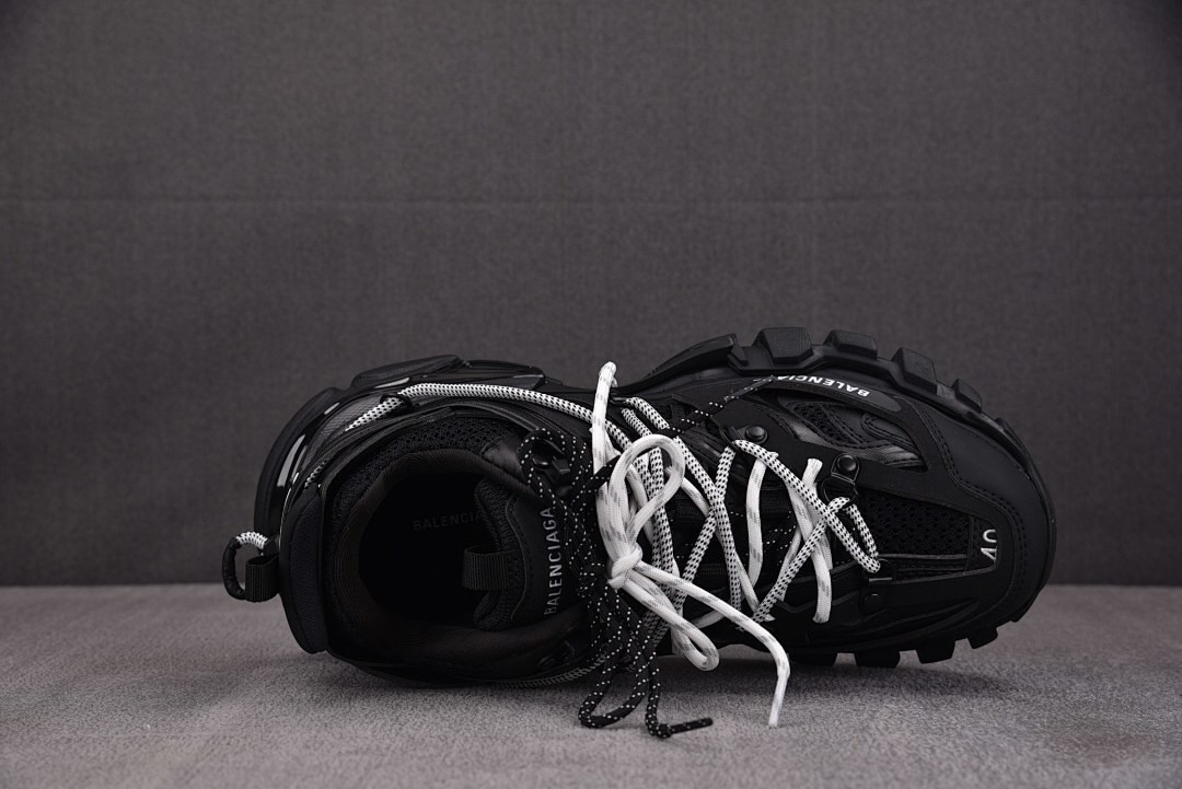 BC TRACK SNEAKER