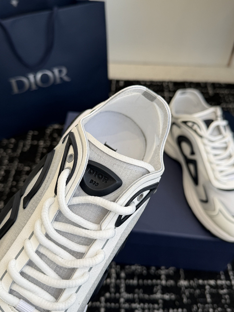 DIO* SNEAKER