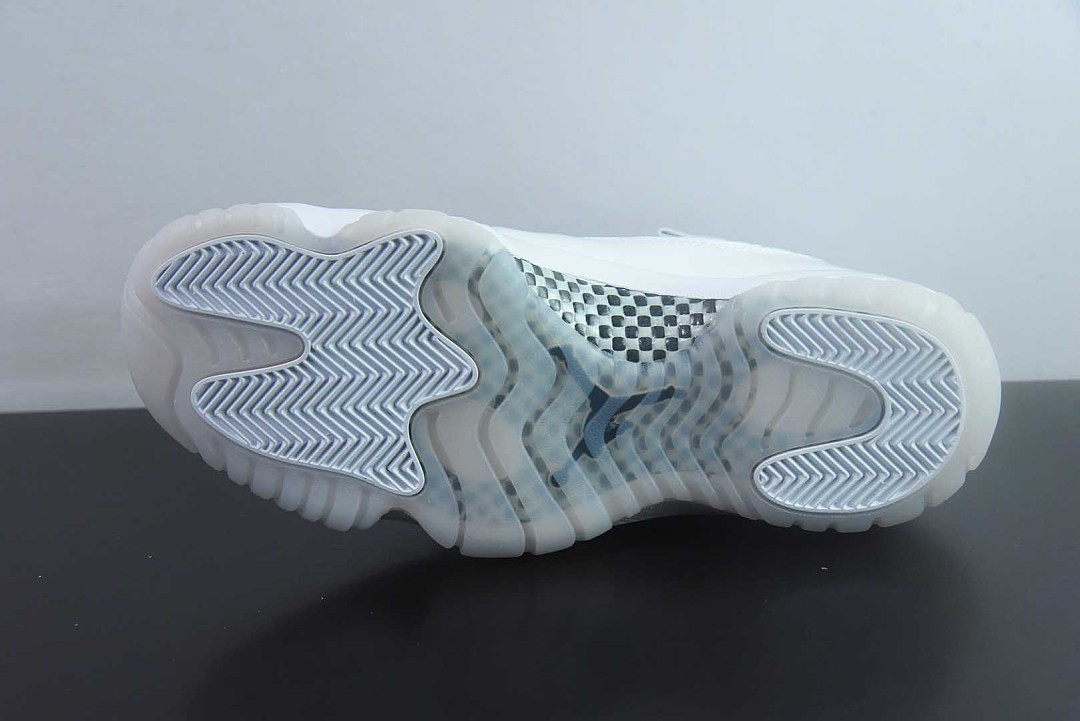 Comme des Garçons Homme Plus x Air Jordan 11 White/Black IV7639-100