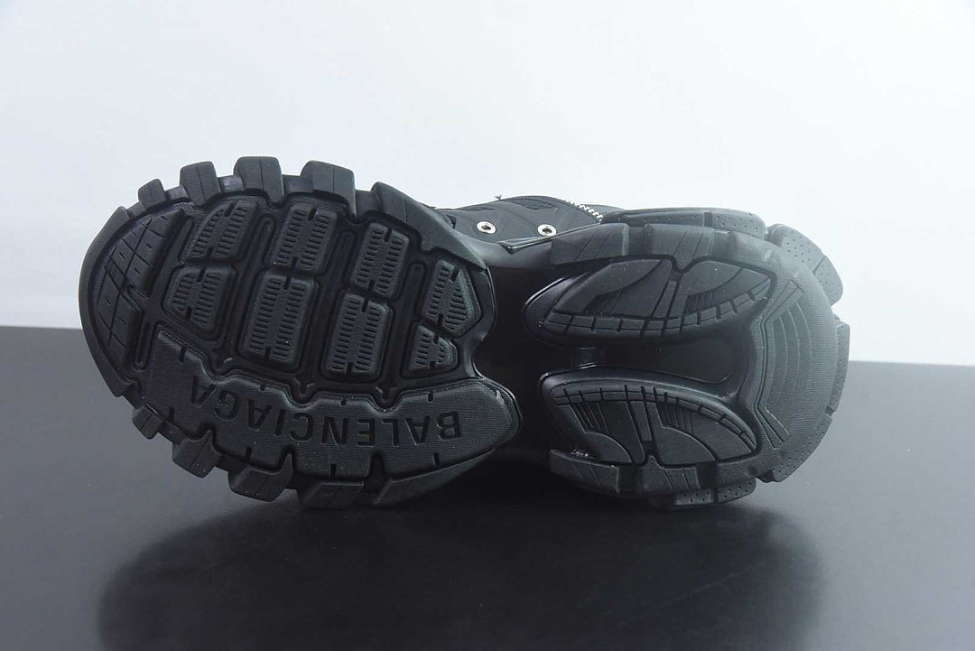 BC TRACK SNEAKER