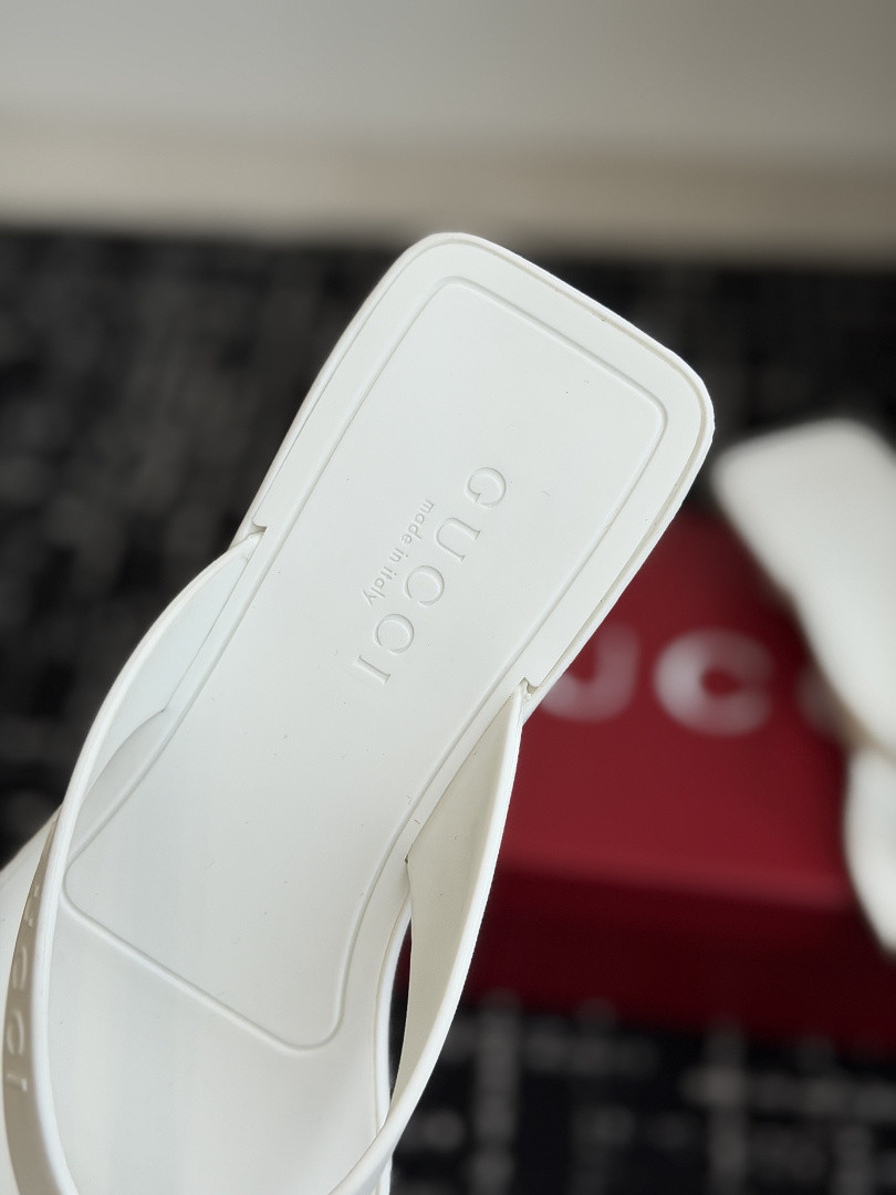 Gvc*1 SANDALS