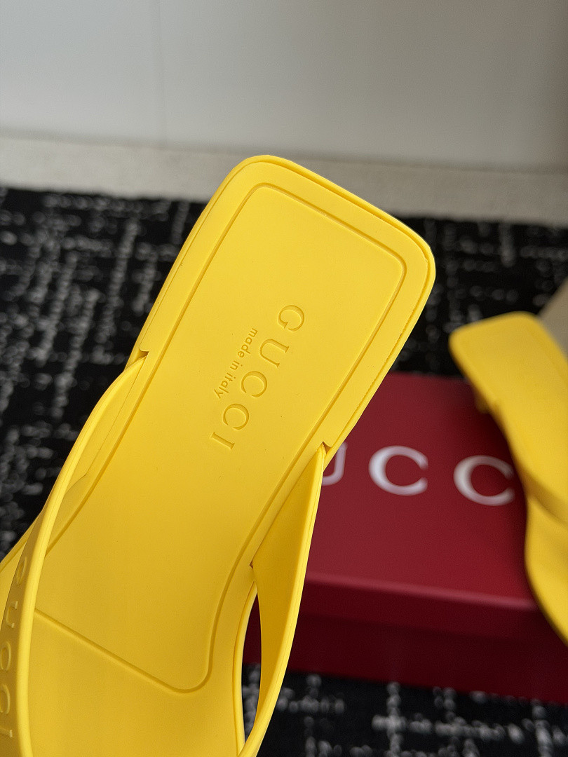 Gvc*1 SANDALS