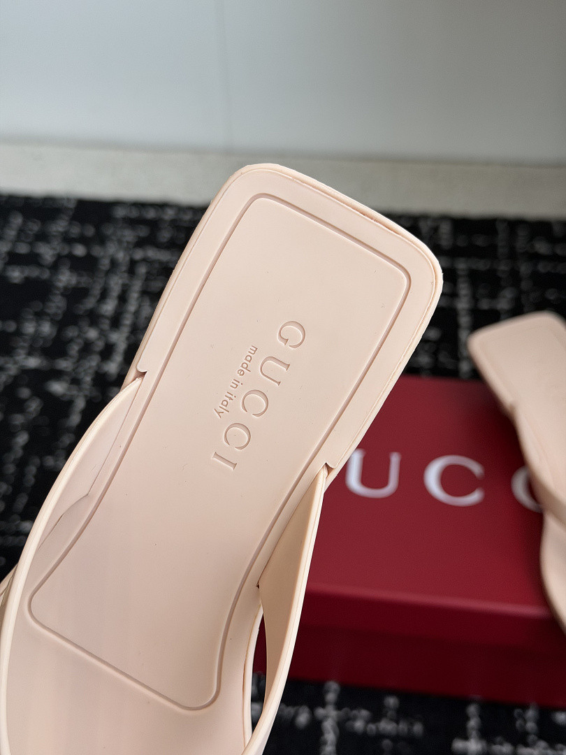 Gvc*1 SANDALS
