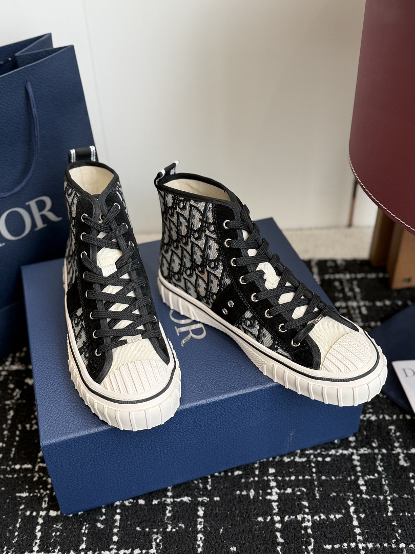 DIO* SNEAKER