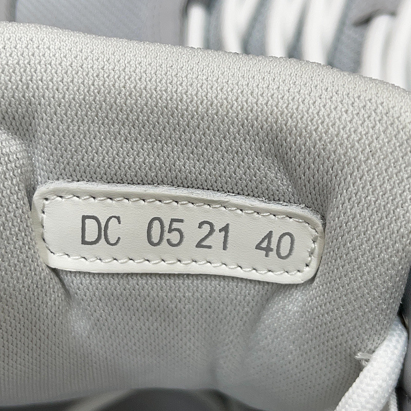 dio* sneaker