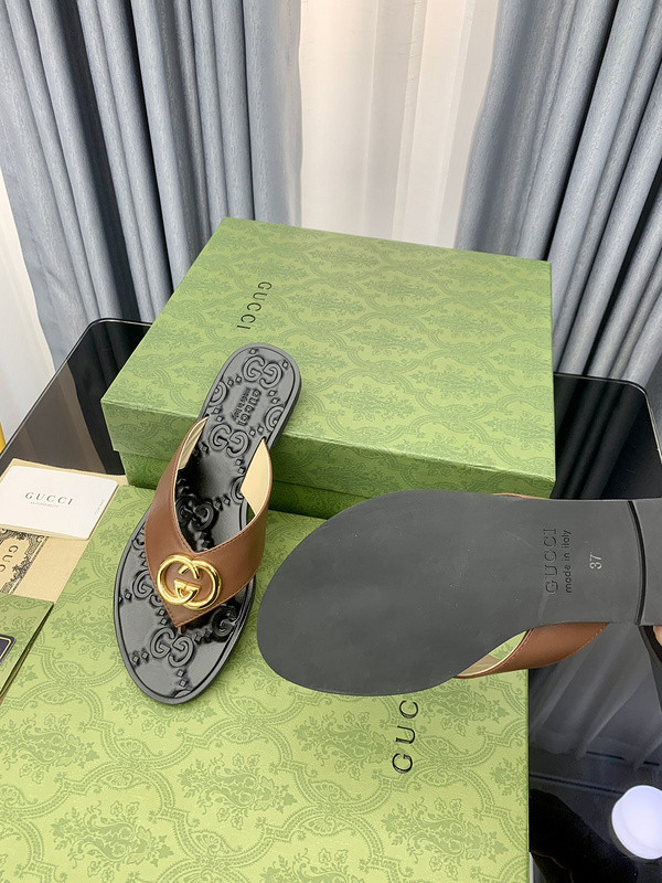 g*u*i sandals
