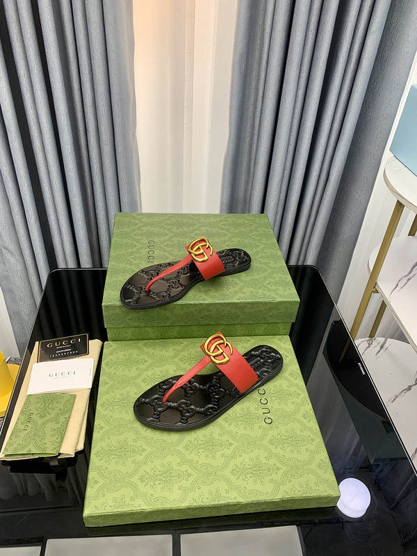 g*u*i sandals