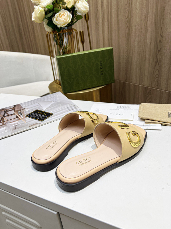 g*u*i sandals