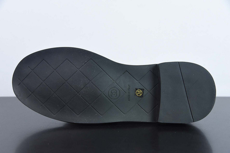 Ch*el sneaker