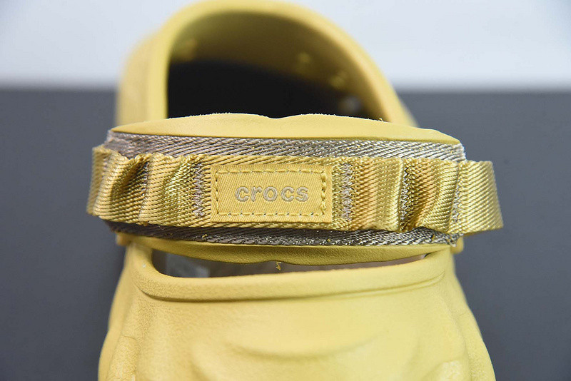 crocs echo clog desert grass