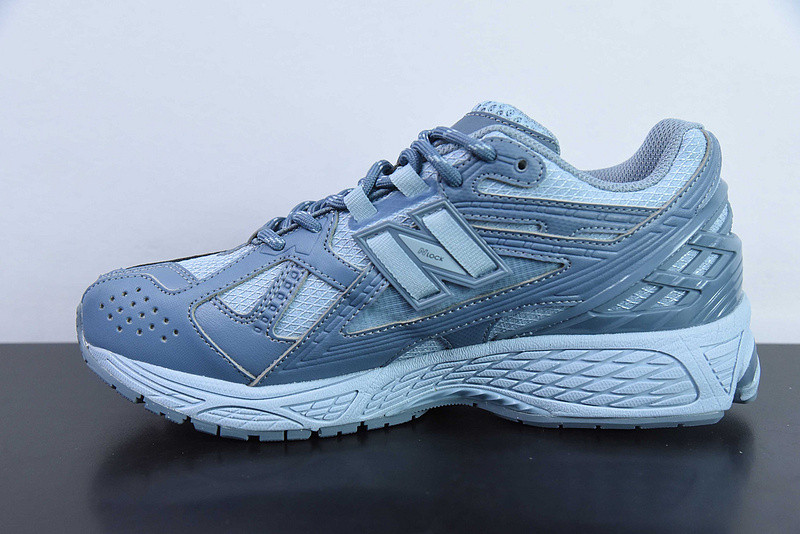 NEW BALANCE SNEAKER