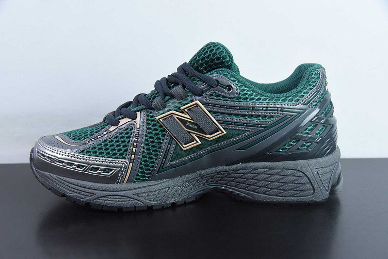 NEW BALANCE SNEAKER