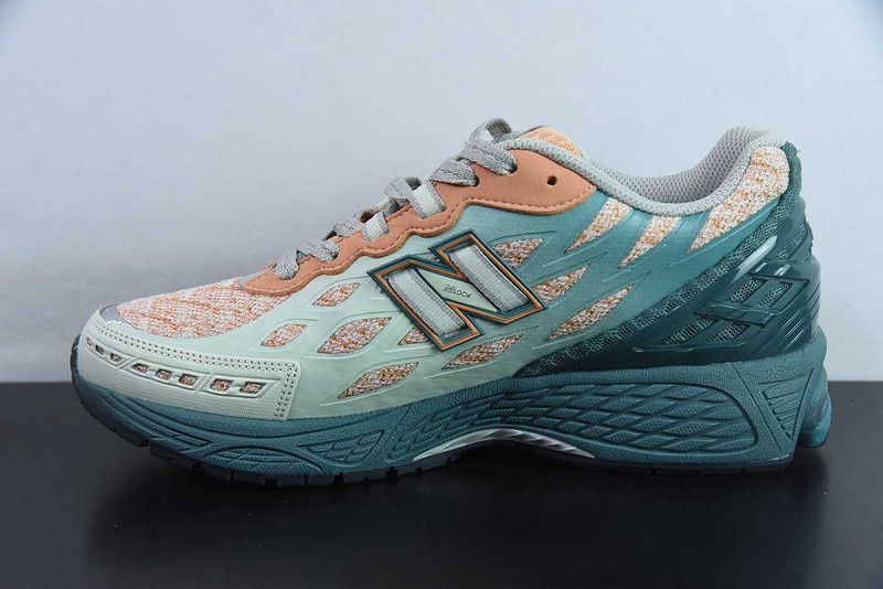 NEW BALANCE SNEAKER