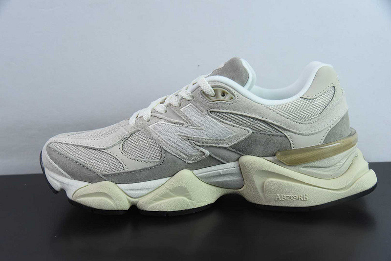NEW BALANCE SNEAKER