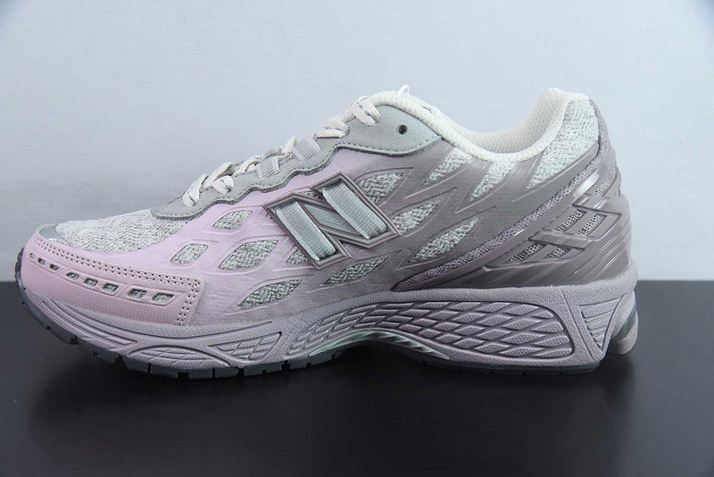 NEW BALANCE SNEAKER