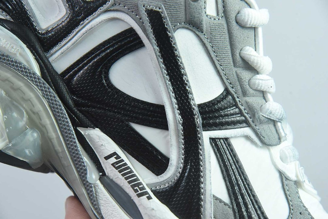 Ba1en*iaga Runner Sneaker LED