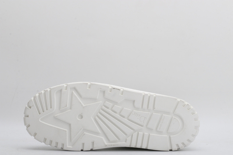 dio* sneaker
