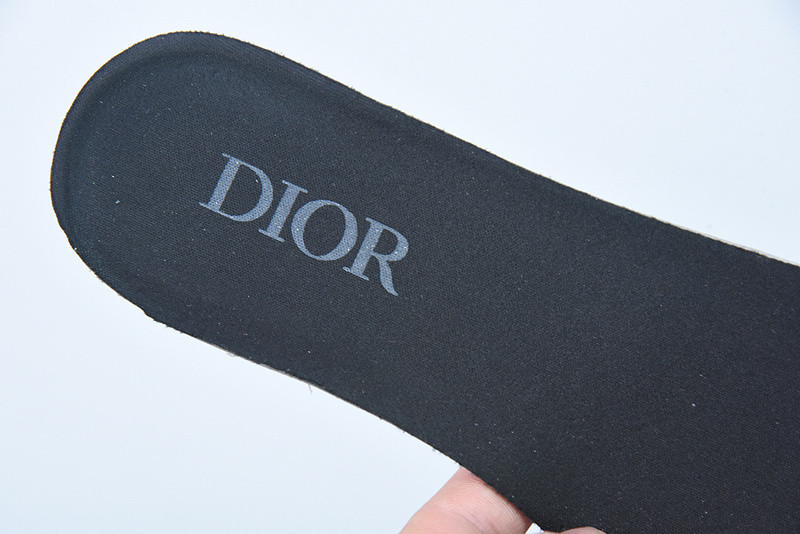 dio* sneaker