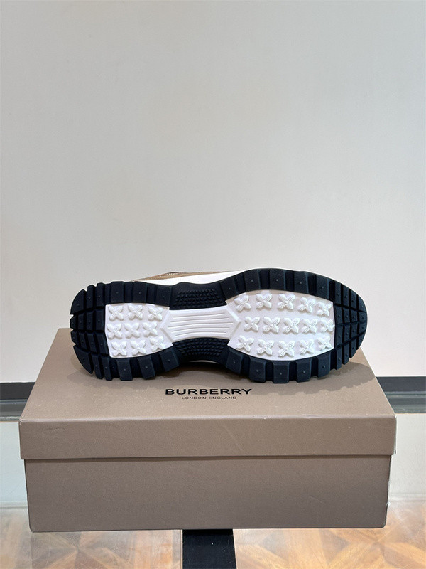 B**rry sneaker