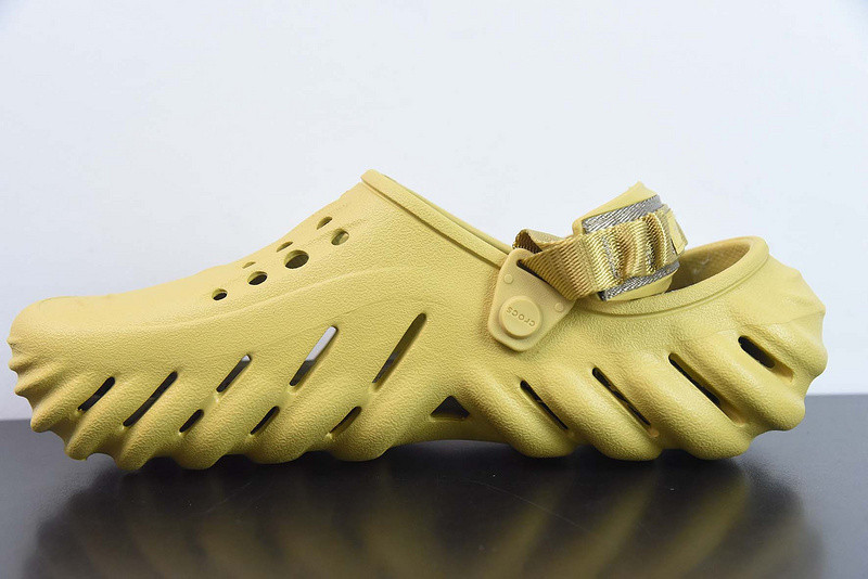crocs echo clog desert grass