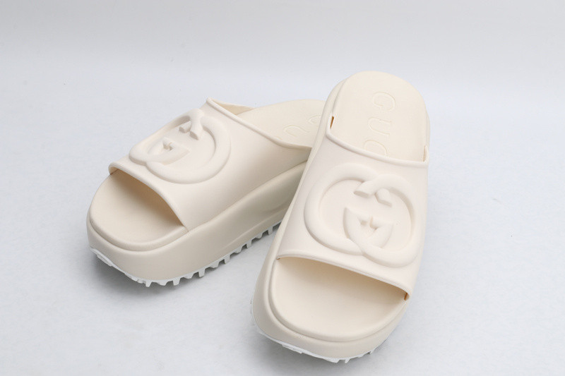 g*u*i sandals