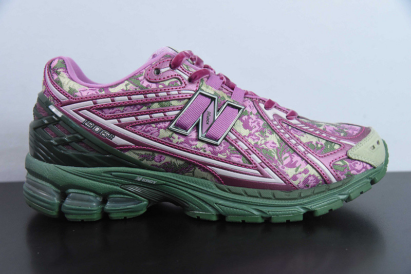 new balance sneaker