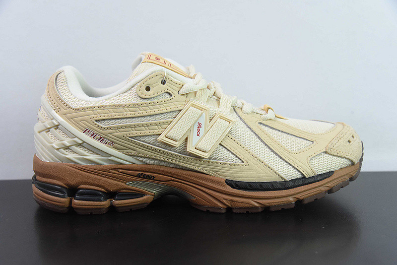 NEW BALANCE SNEAKER