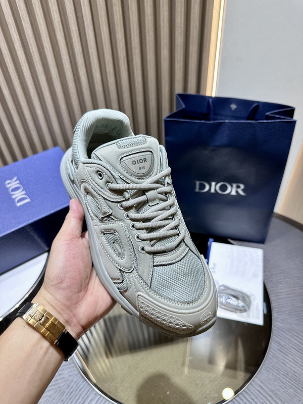 dio* sneaker