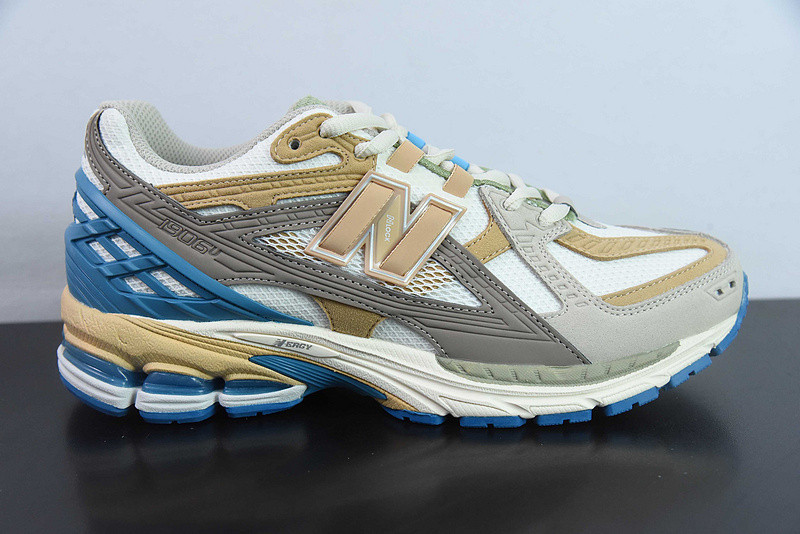 NEW BALANCE SNEAKER