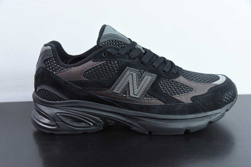 NEW BALANCE SNEAKER