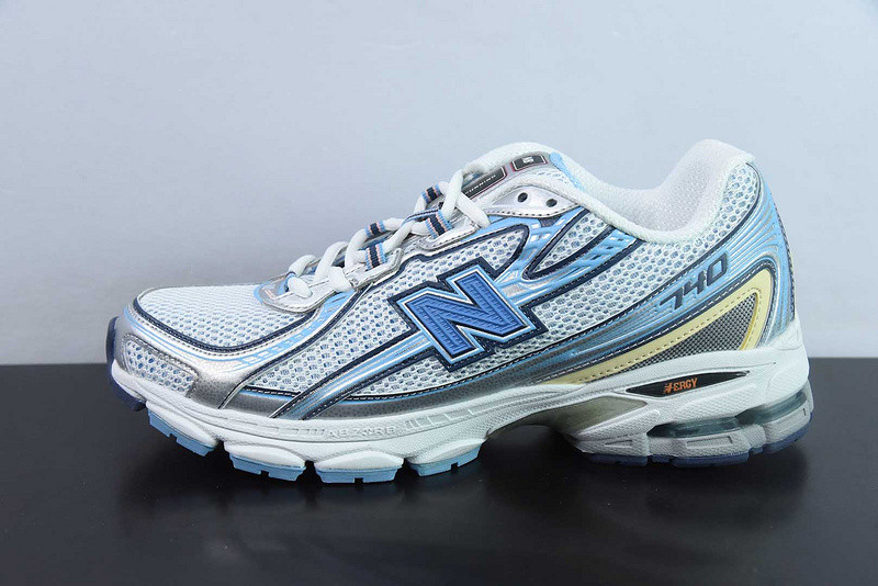 NEW BALANCE SNEAKER