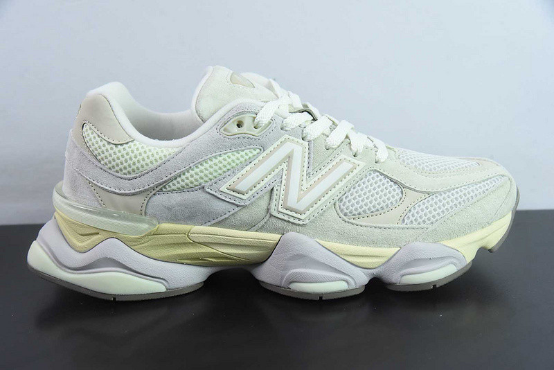 NEW BALANCE SNEAKER
