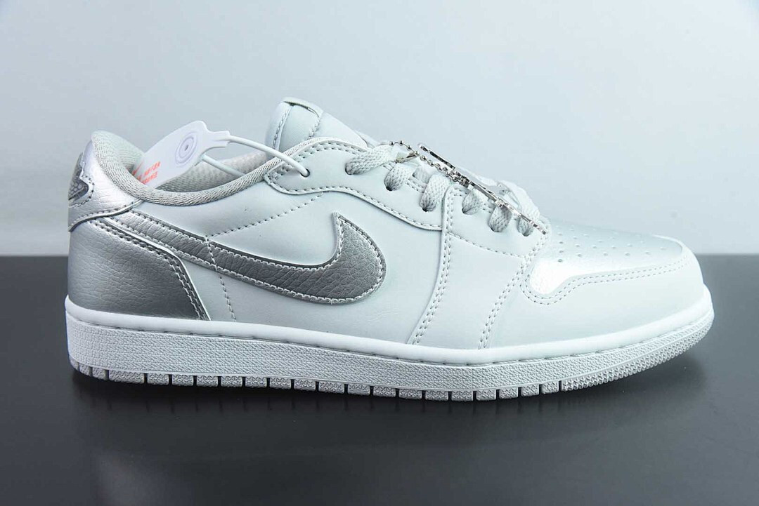 Air JordanAir Jordan 1 Retro Low OG 'Metallic Silver' CZ0790-002