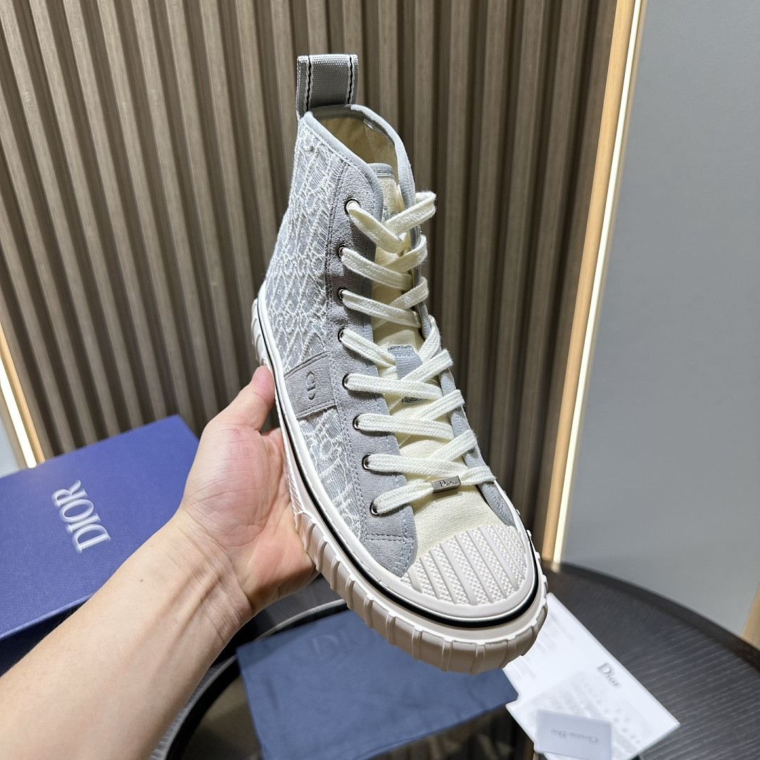 DIO* SNEAKER
